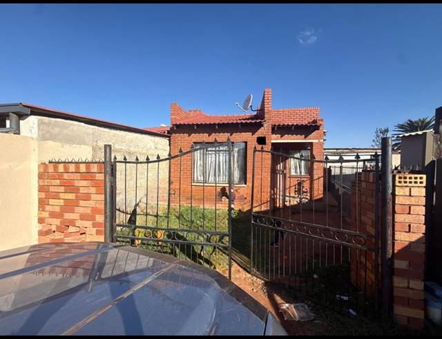 2 BEDROOM HOUSE FOR SALE IN TEMBISA CENTRAL
